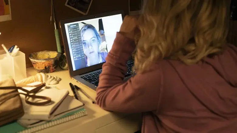 Peligro En Redes - Fondo