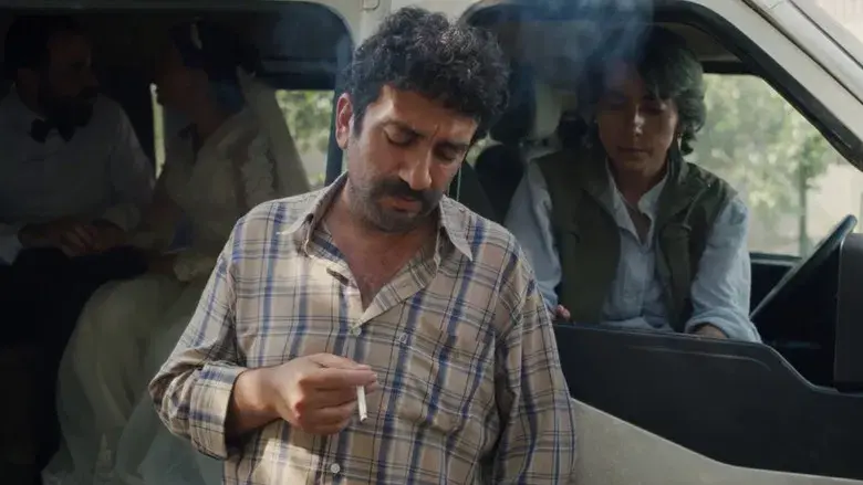 Un simple accidente - Fondo