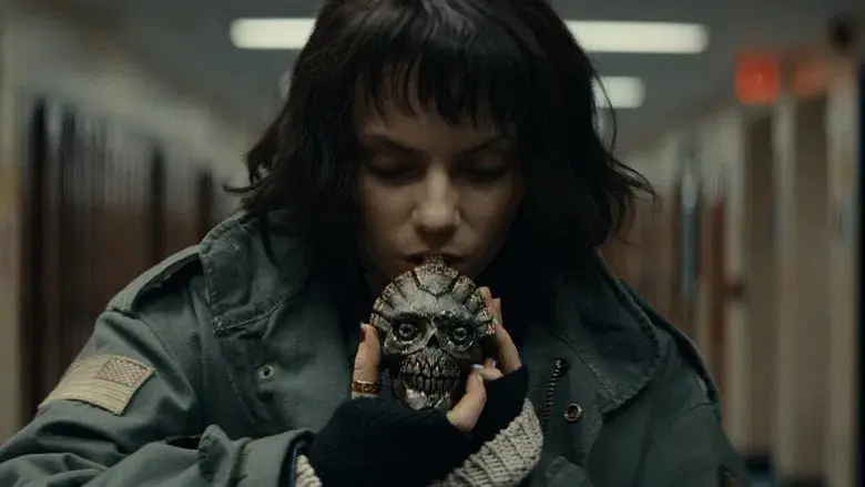 Whistle: El silbido del mal - Fondo