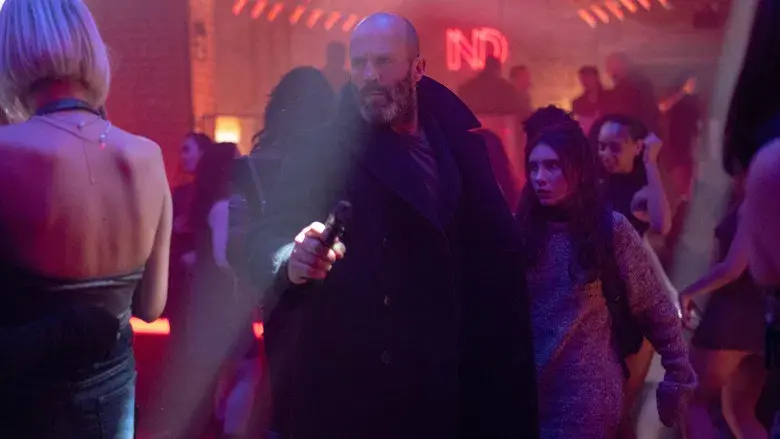 Shelter: El Protector - Fondo