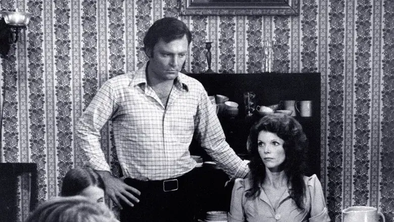 Toda clase de extraños - Fondo