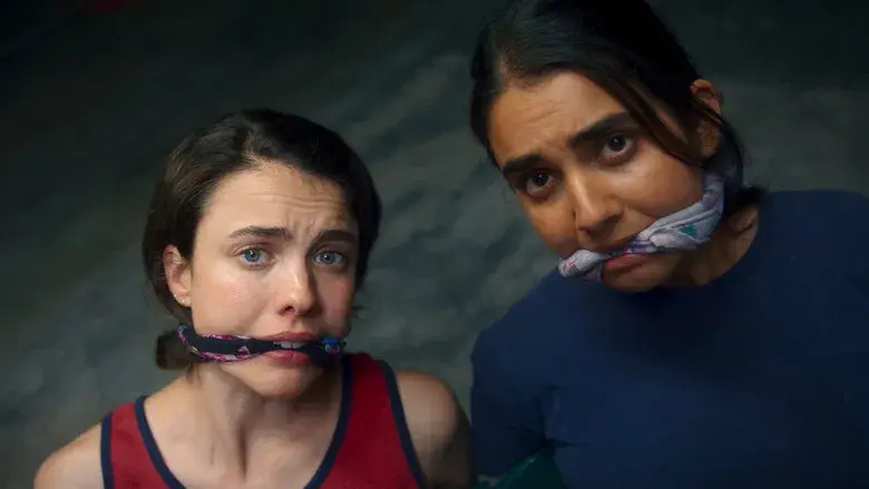 Dos chicas a la fuga - Fondo