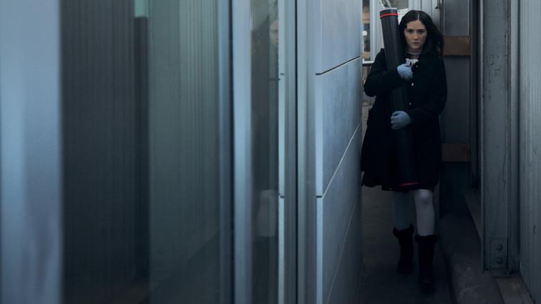 La huérfana: Primer asesinato - Fondo