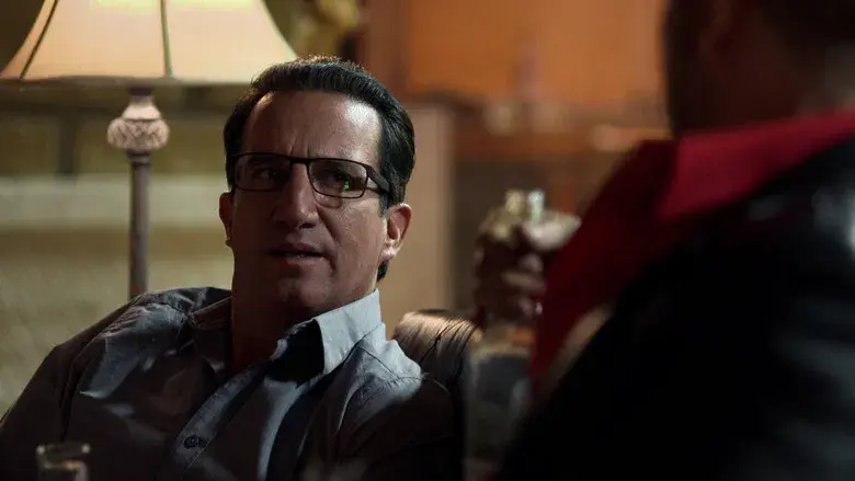 Víctor secuestra a Mónica