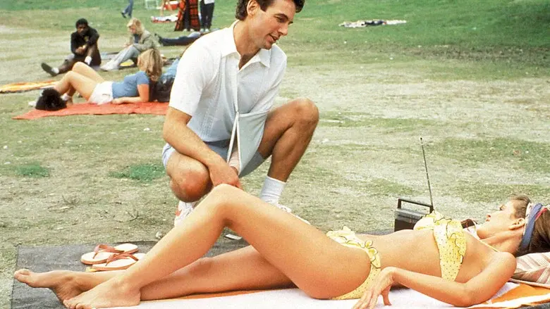 Deliberadamente extraño (TV) - Fondo