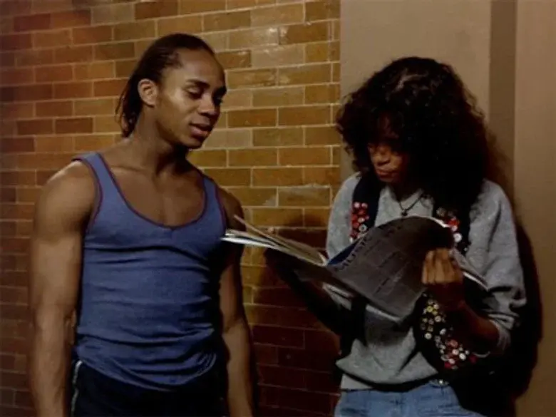 Sólo Entre la Multitud