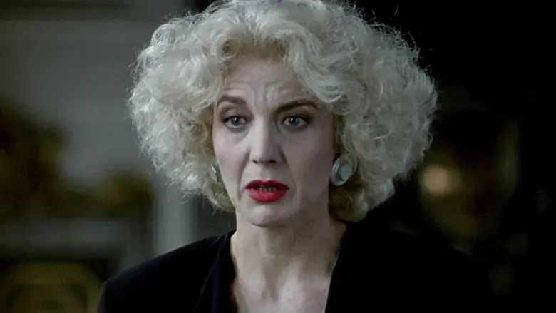 Tacones lejanos - Fondo