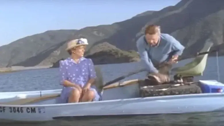 Dorf Goes Fishing - Fondo