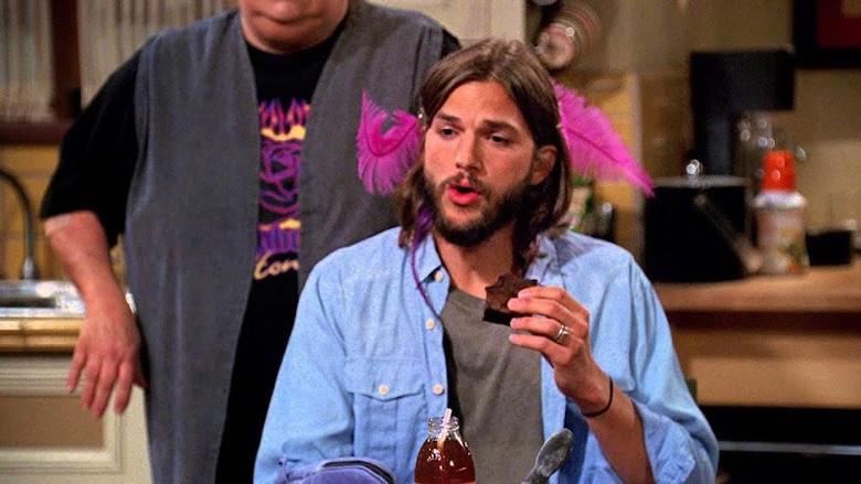 Un gato gigante con un churro