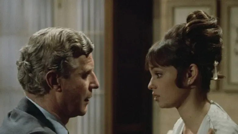 Gidget Grows Up - Fondo