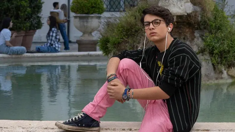 El chico de los pantalones rosas - Fondo