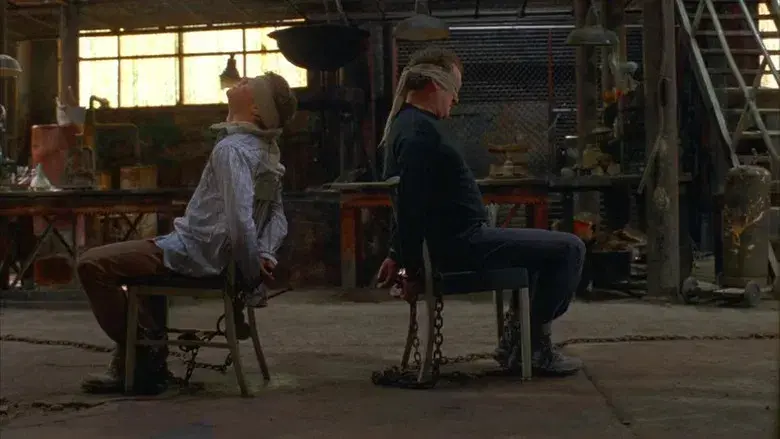 Fingers, ataque terrorista - Fondo