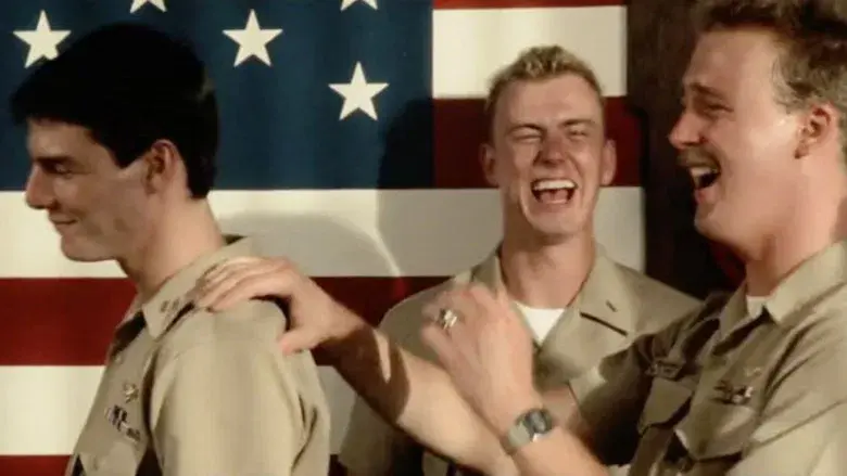 Top Gun: Ídolos del aire - Fondo