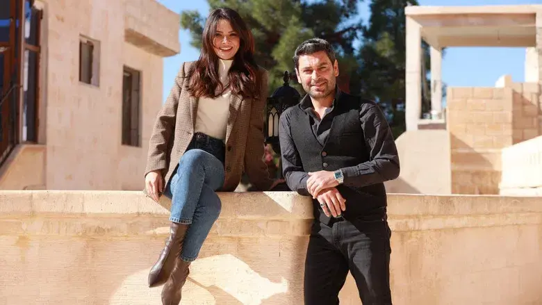 En Tierra Lejana - Fondo