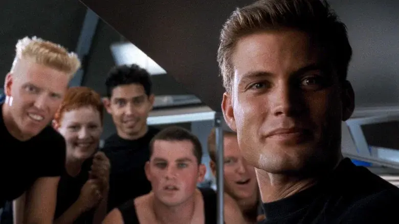 Starship Troopers: Las brigadas del espacio - Fondo
