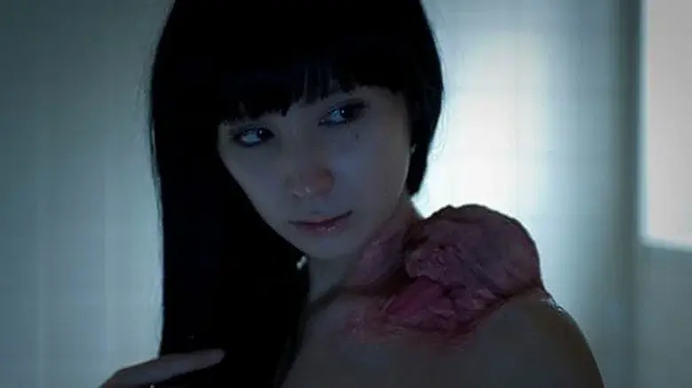 Tomie Unlimited - Fondo