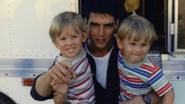 Top Gun: Ídolos del aire - Fondo