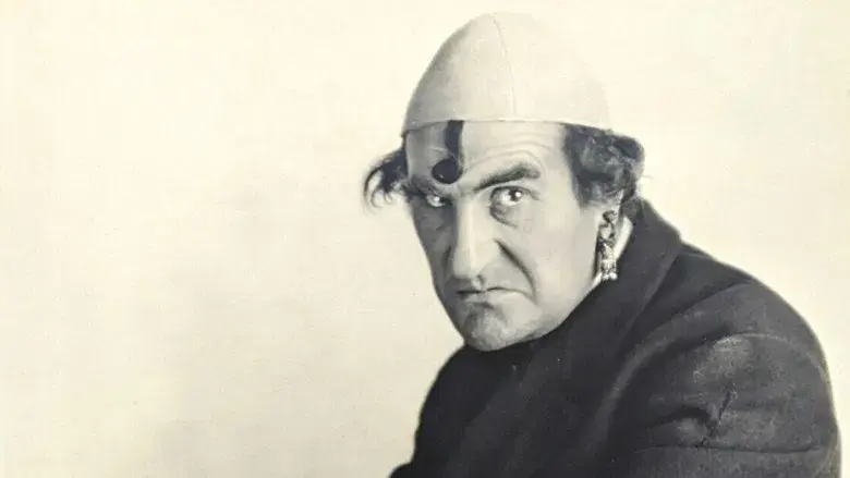 The Brass Bottle - Fondo