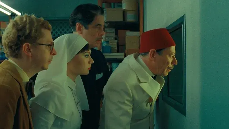 La trama fenicia - Fondo