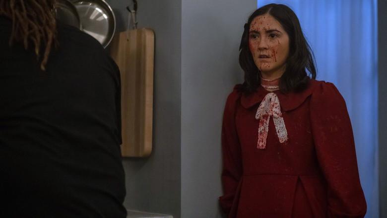 La huérfana: Primer asesinato - Fondo