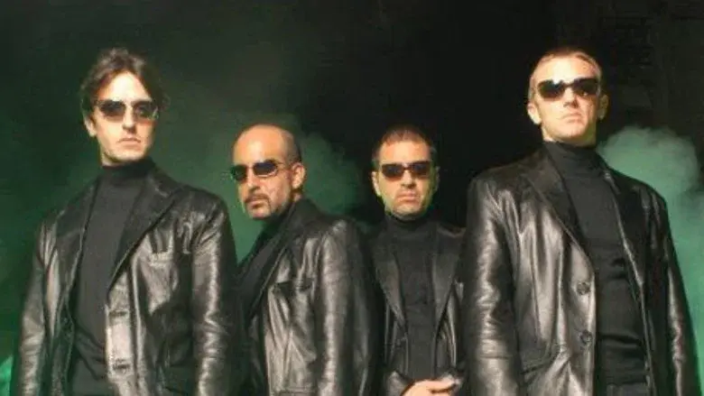 Los simuladores - Fondo