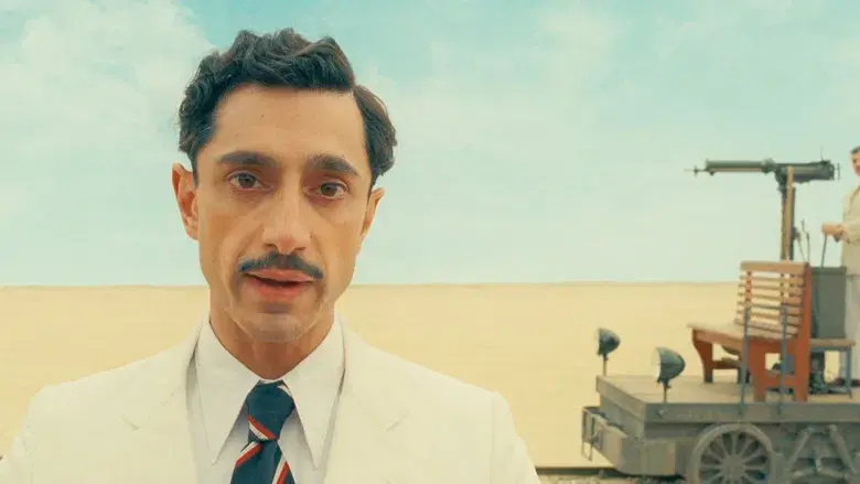 La trama fenicia - Fondo