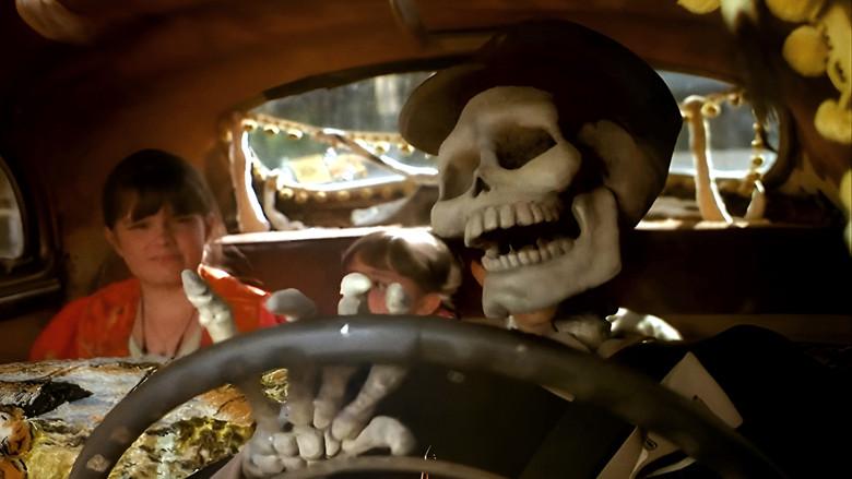 Halloweentown: ¡Qué familia la mía! - Fondo