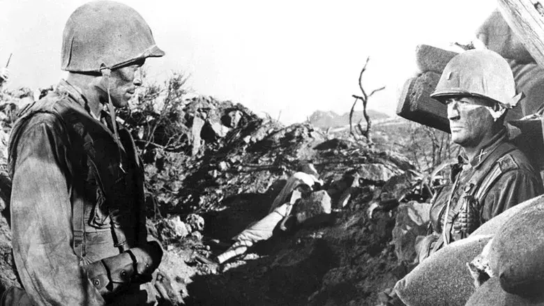 La cima de los héroes - Fondo