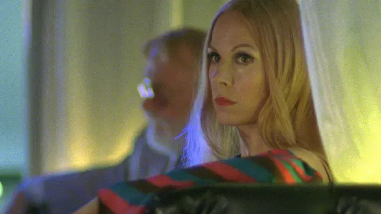 Forty Shades of Blue - Fondo