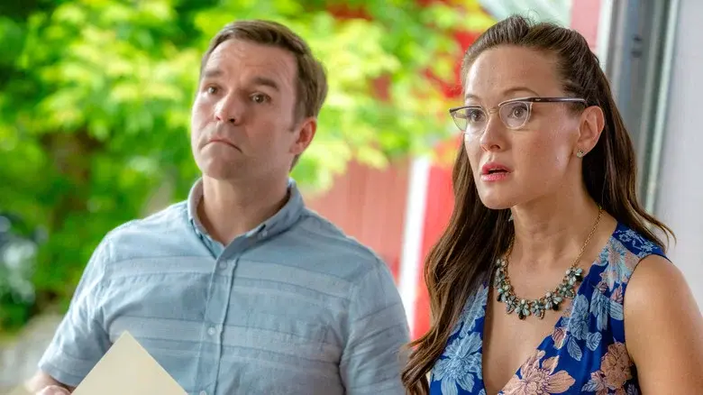 Signed, Sealed, Delivered: The Road Less Traveled - Fondo