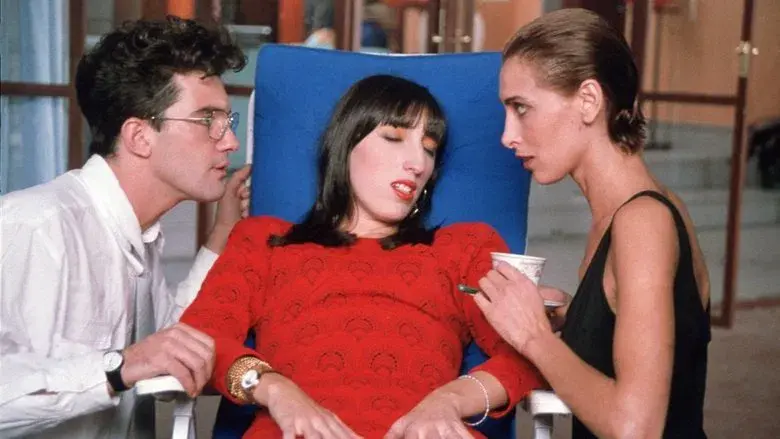 Mujeres al borde de un ataque de nervios - Fondo