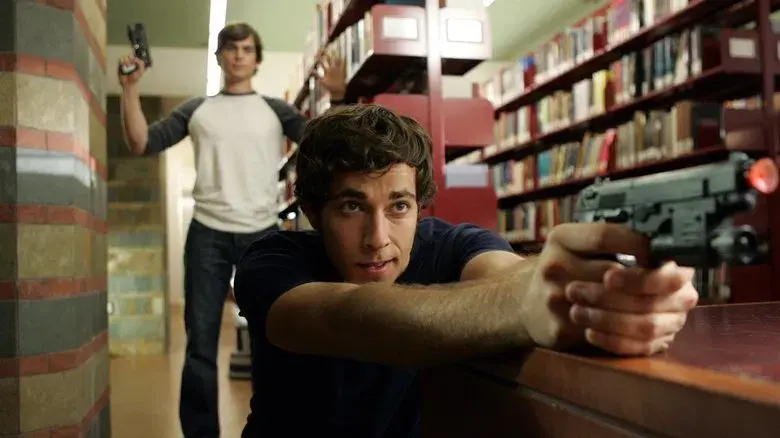 Chuck contra el alma máter