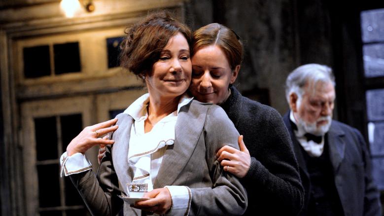 National Theatre Live: The Cherry Orchard - Fondo