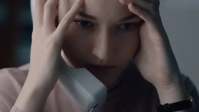 The Assistant - Fondo