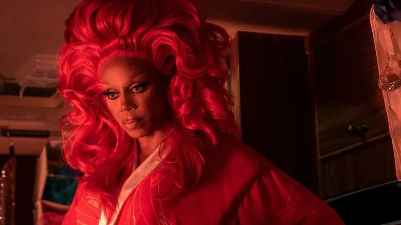 AJ and the Queen - Fondo