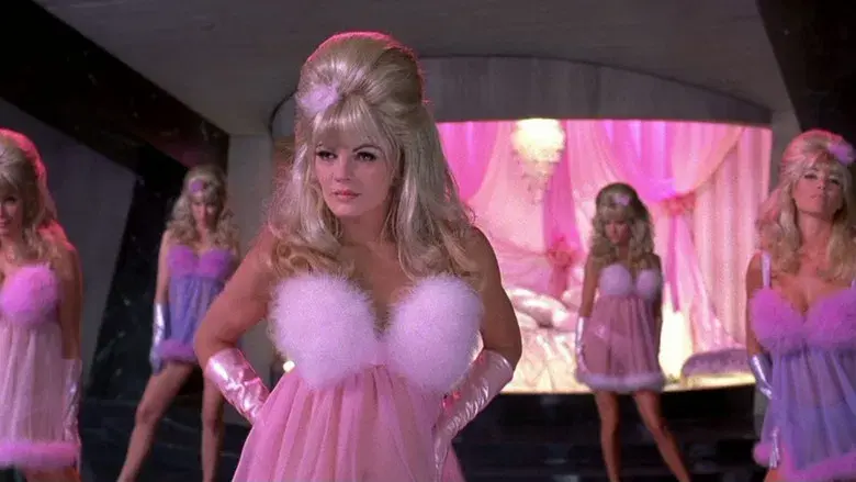 Austin Powers: Misterioso agente internacional - Fondo