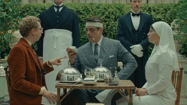 La trama fenicia - Fondo