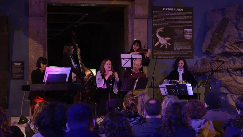 Plesiosaurios vivos - Fondo