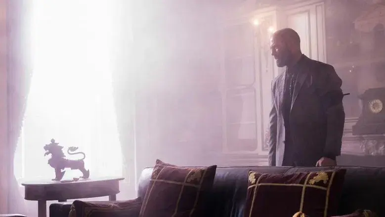 Beekeeper: El protector - Fondo