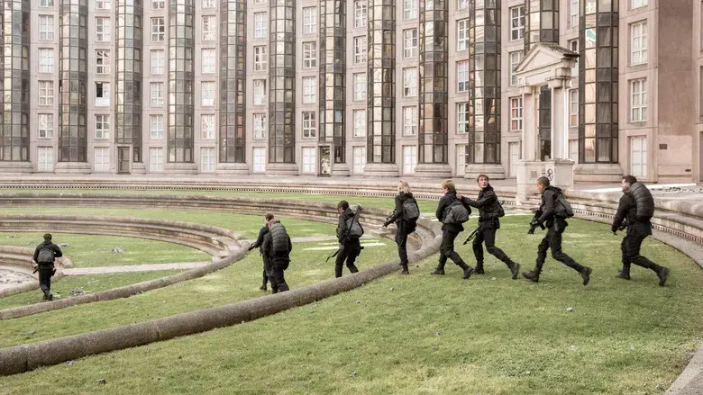 Los Juegos del Hambre: Sinsajo - Parte 2 - Fondo