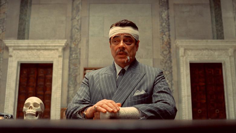 La trama fenicia - Fondo