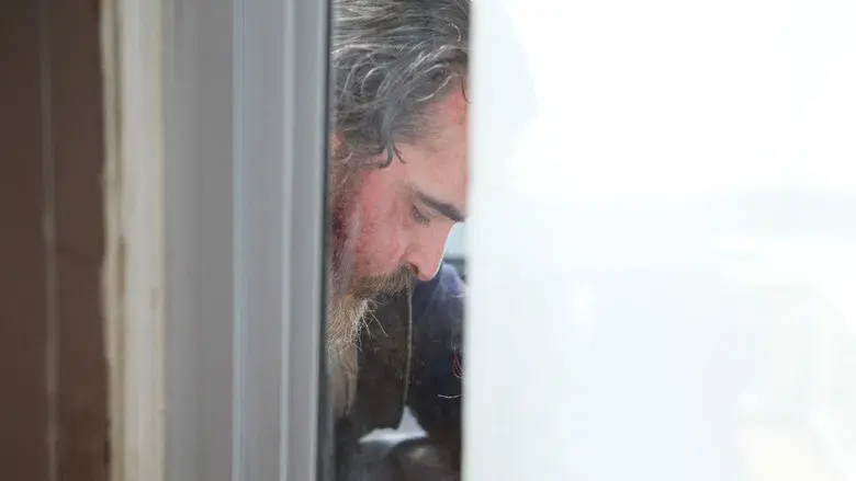 En realidad, nunca estuviste aquí - Fondo