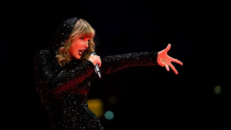 Taylor Swift: Reputation Stadium Tour - Fondo