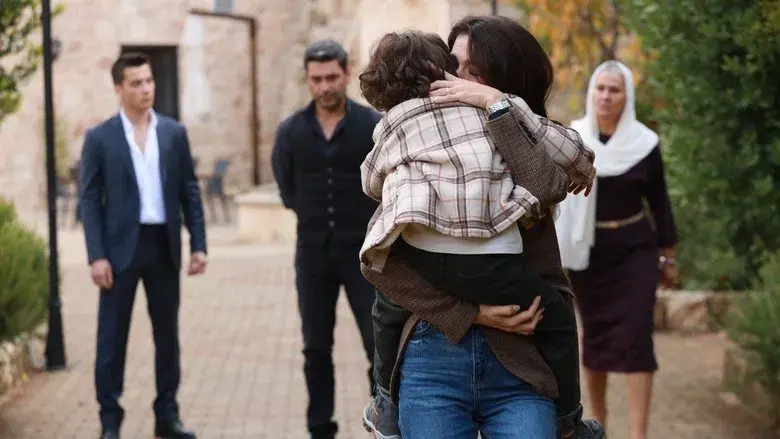 En Tierra Lejana - Fondo