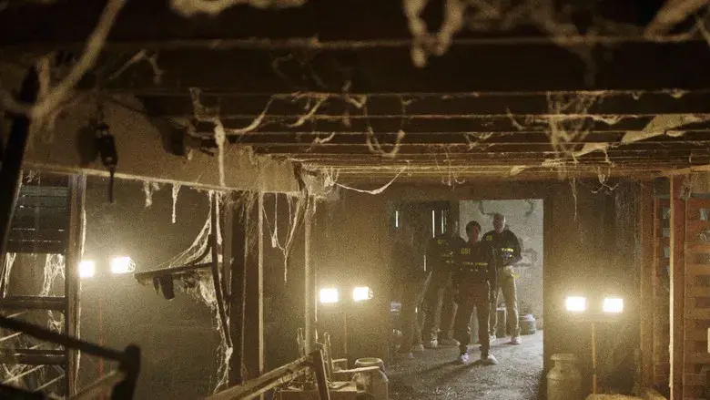 El visitante - Fondo