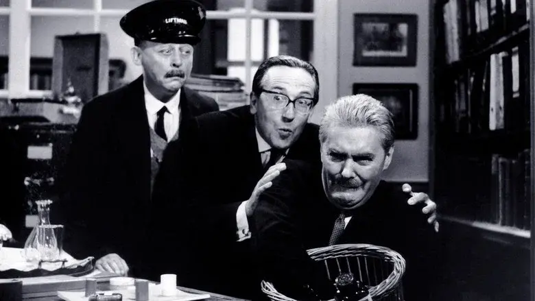 The Pure Hell of St Trinian's - Fondo