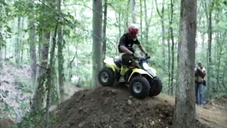 Travis and the Nitro Circus - Fondo