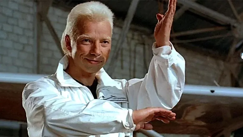 Retroceder nunca, rendirse jamás 3 - Fondo