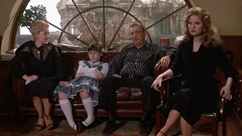 Quien tiene una suegra, tiene un tesoro - Fondo