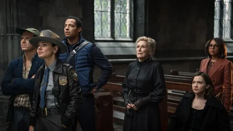 Puñales por la espalda: De entre los muertos - Fondo